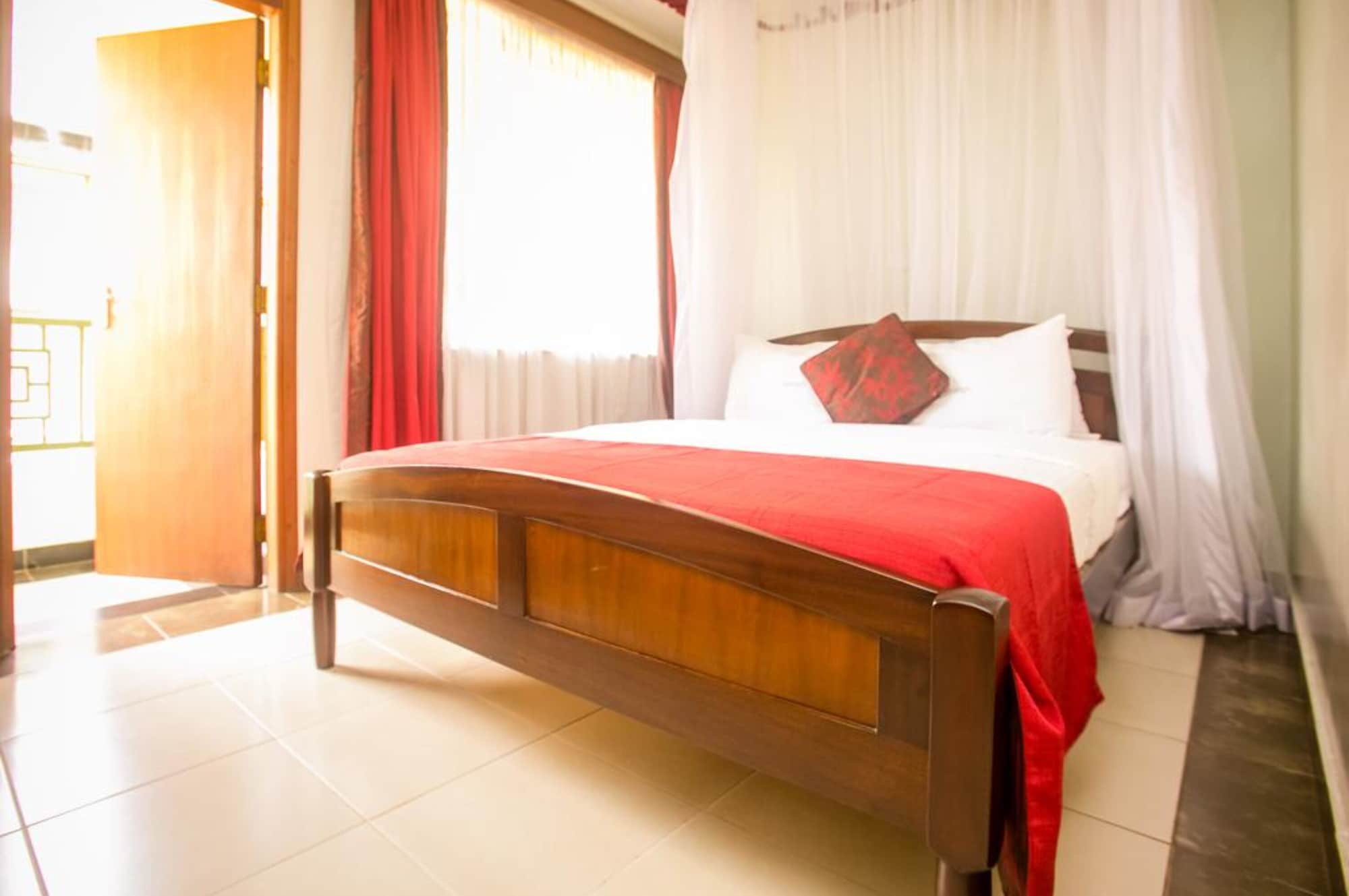 STANDARD, QUEEN BED, CITY VIEW, BALCONY