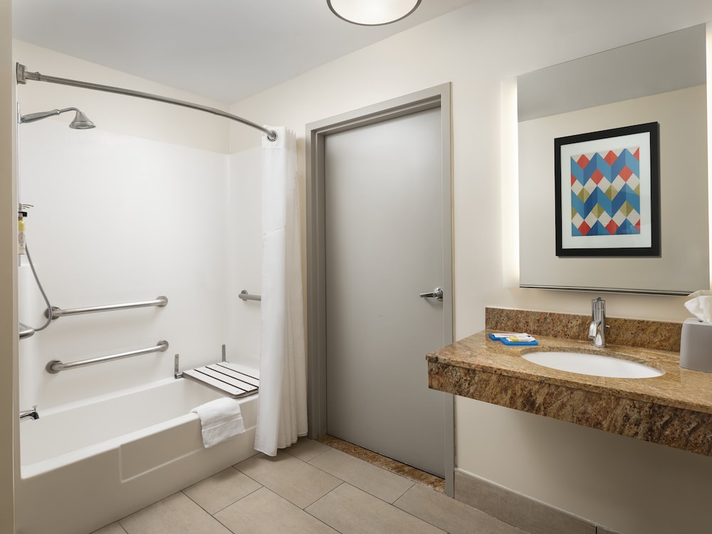Holiday Inn Express Hotel And Suites Belmont 12/43