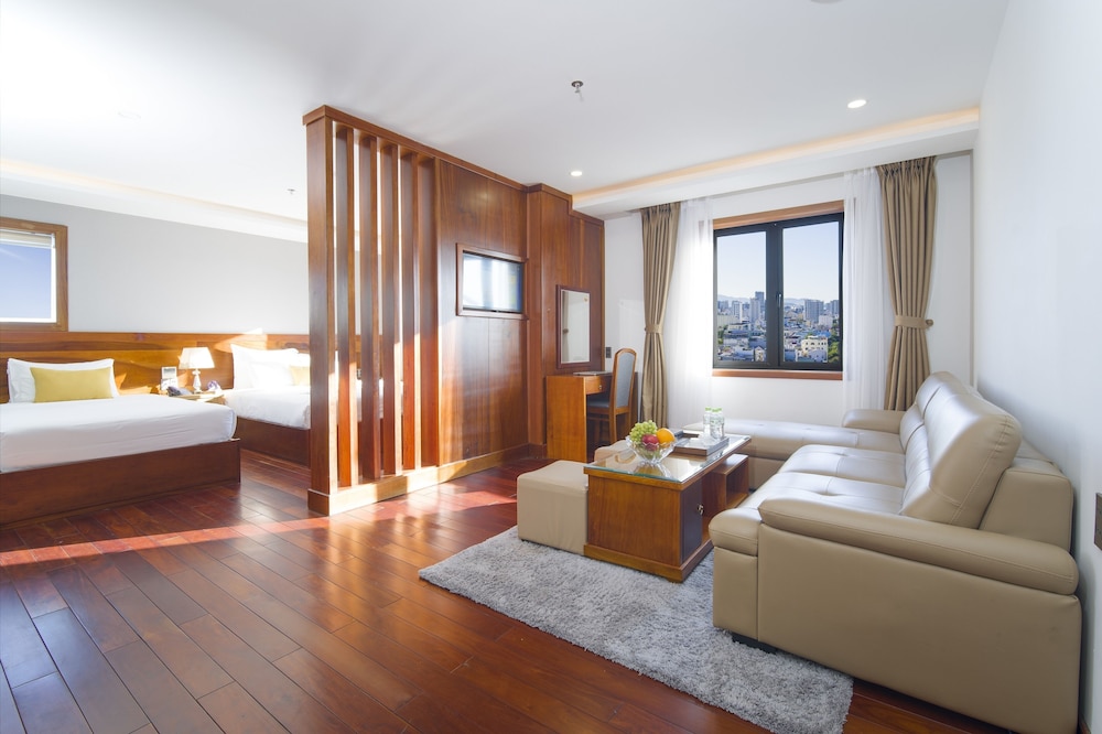 Sunny Ocean Hotel & Apartment 51/71