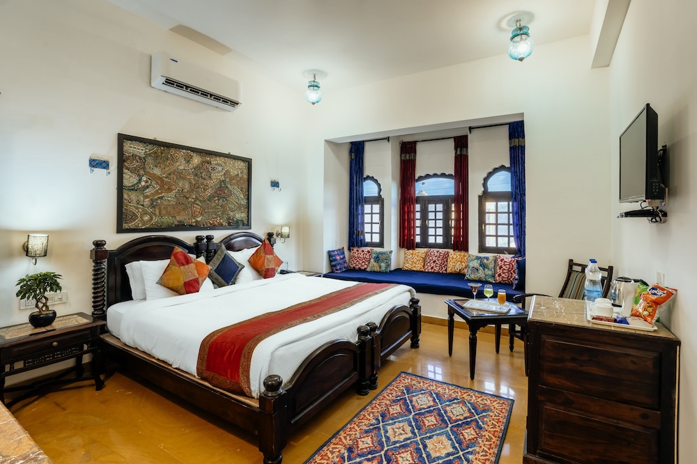 DELUXE, DOUBLE BED