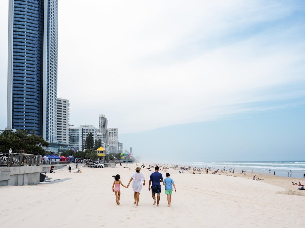 NOVOTEL SURFERS PARADISE 62/64