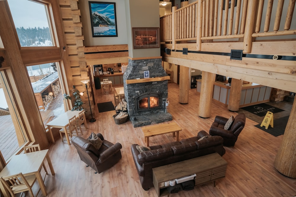 Basecamp Lodge Golden 51/62