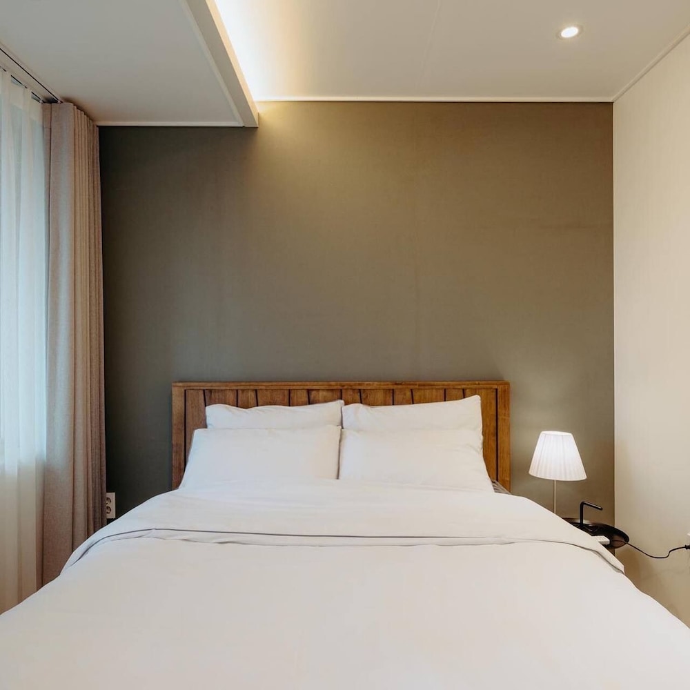 DELUXE, DOUBLE BED