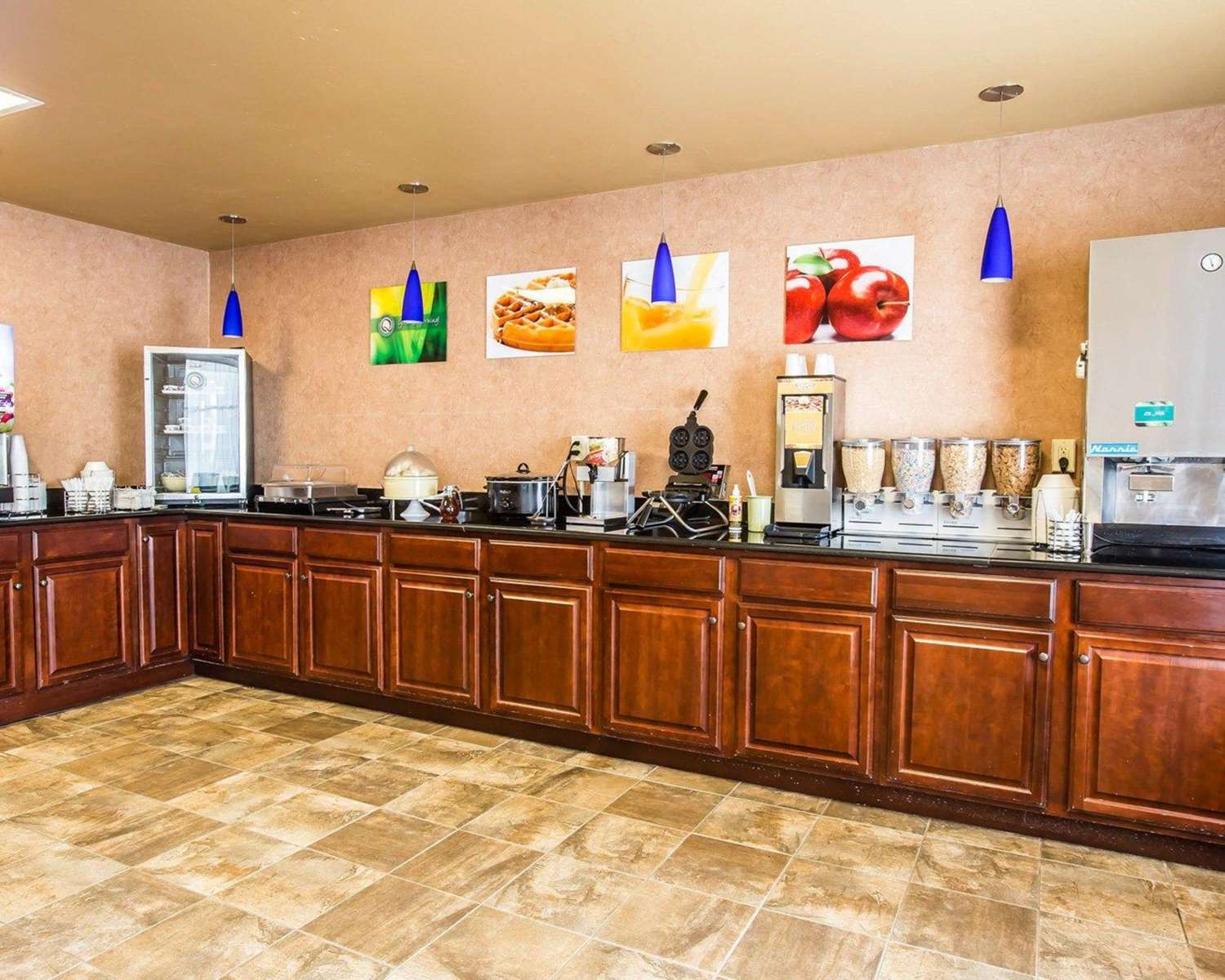 Quality Inn and Suites Greensboro High Point photo5