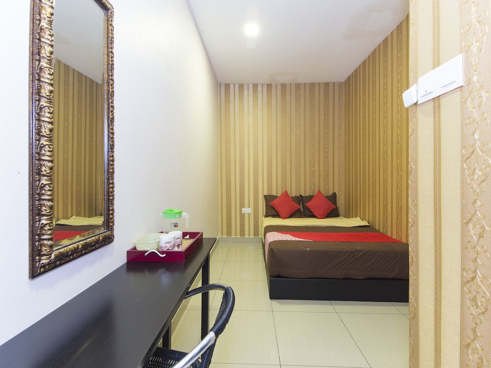 OYO 439 Night Queen Hotel (ex. Night Queen Hotel) 25/32
