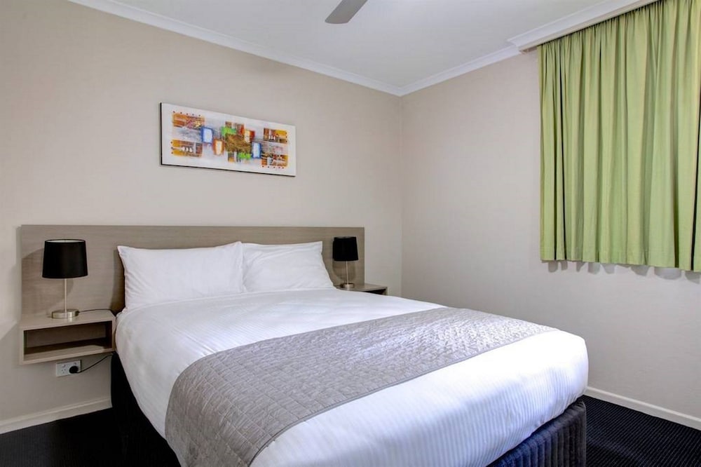 2 Bedrooms, Apartment, Queen and Twin Beds