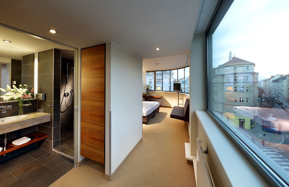 Eurostars Embassy 32/55