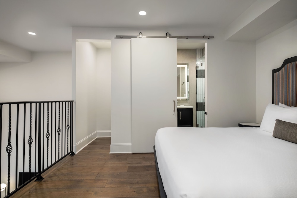 PRESIDENTIAL, SUITE