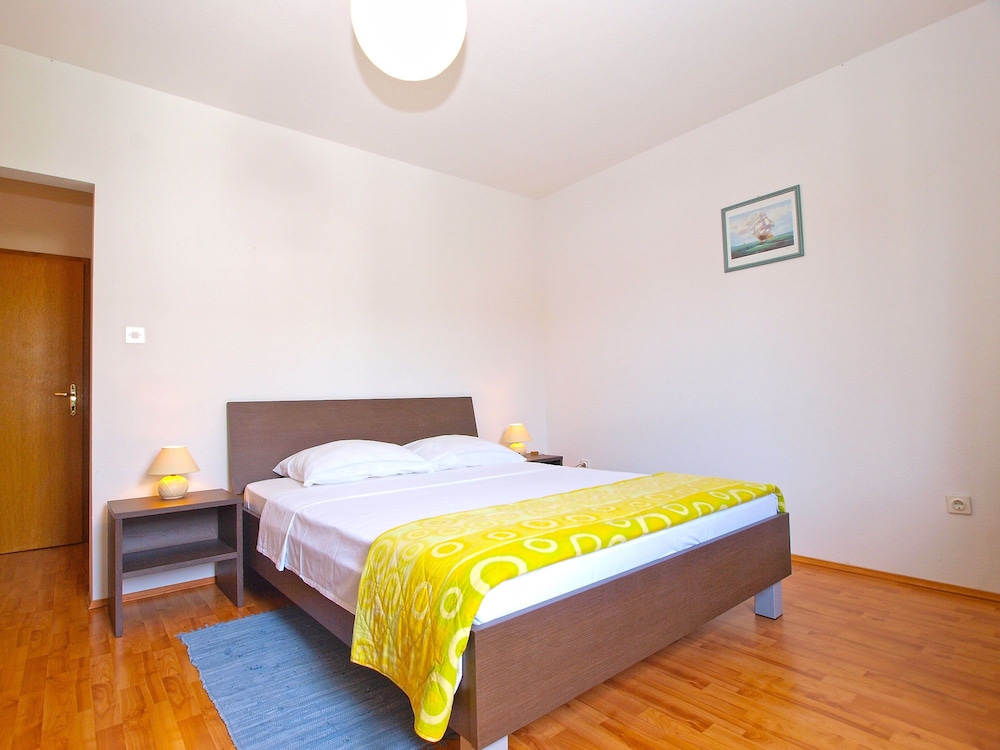 Apartments Ivica 1452 14/37