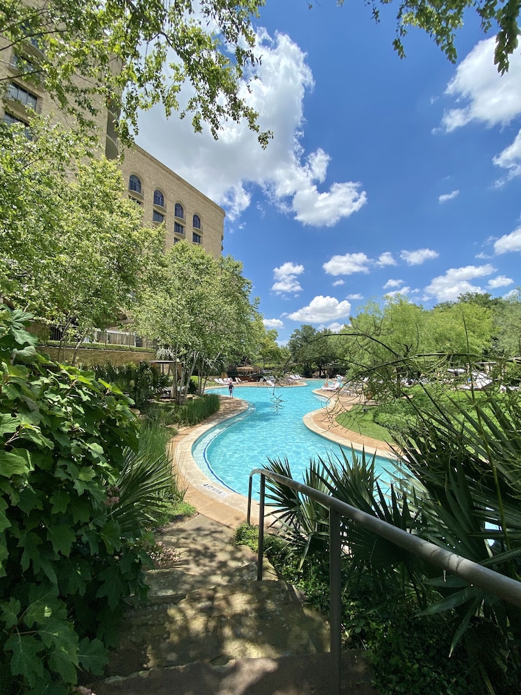 The Ritz-Carlton Dallas, Las Colinas 3/83