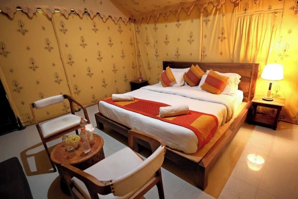 DELUXE, TENT, DOUBLE BED