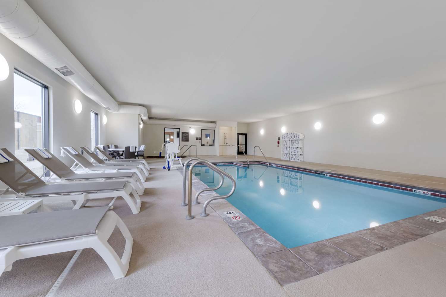 Comfort Suites & Conference Center Worthington MN 12/38