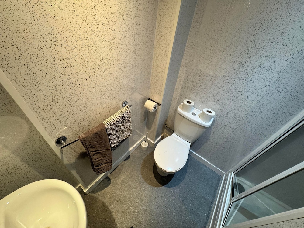 Silver, Family, 1 Double and 1 Single Bed، The Jubilee Hotel 9/10