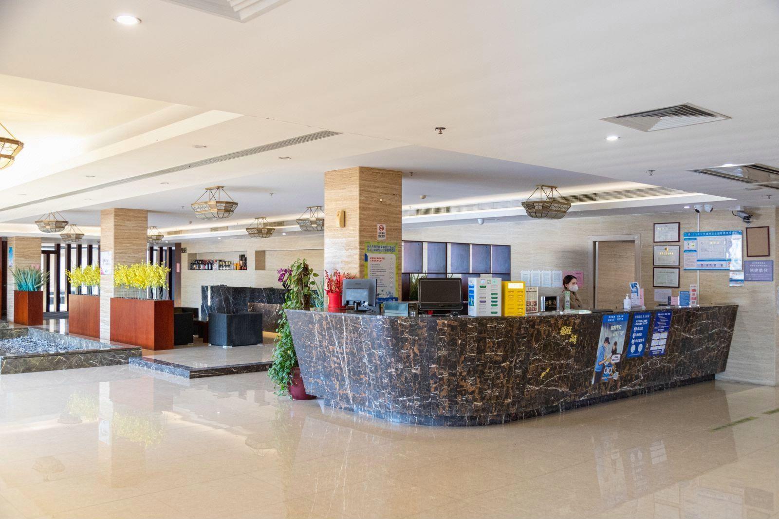 Qiaodu Hotel (Jiangmen Light Rail Station) 8/37