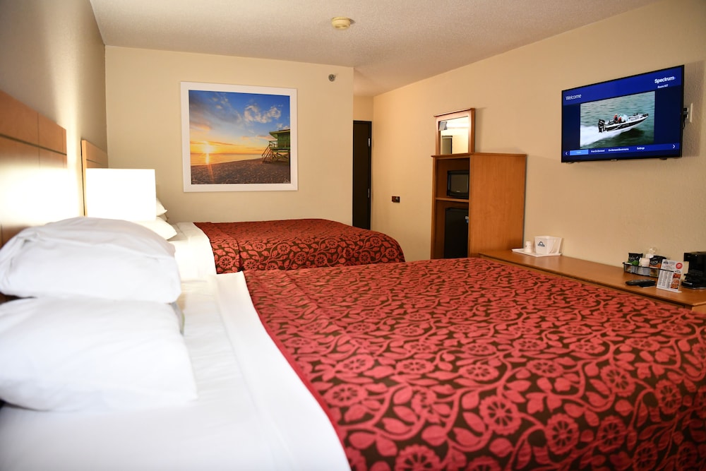 Days Inn & Suites by Wyndham Kaukauna WI 17/58