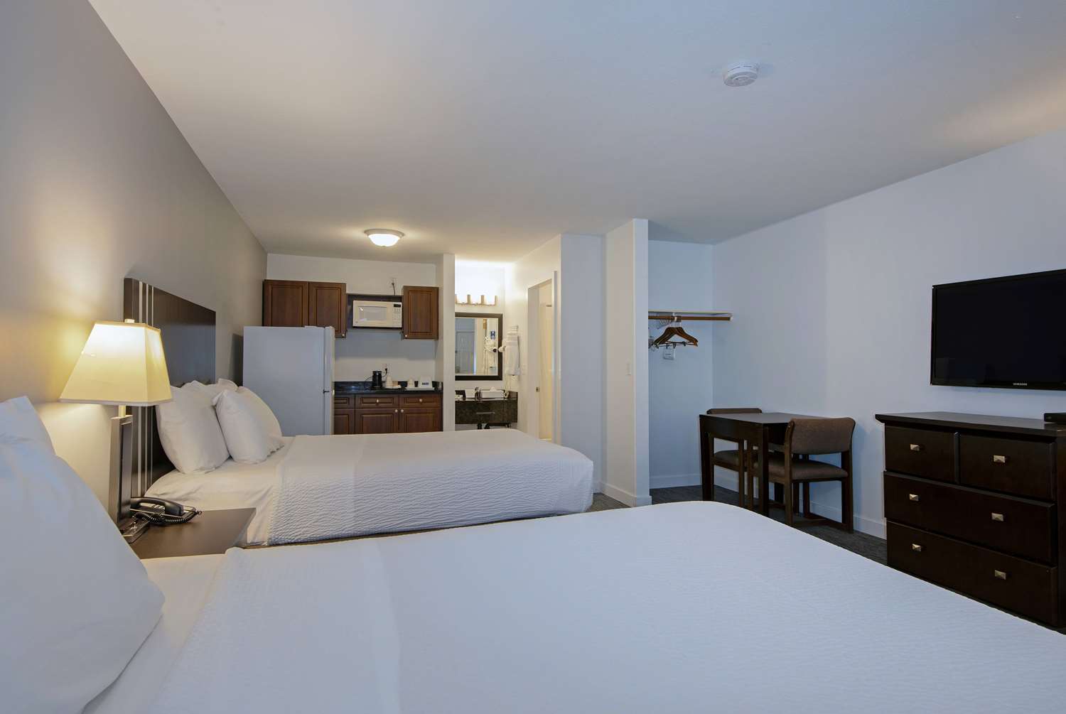 Travelodge By Wyndham Kamloops Mountview 10/69