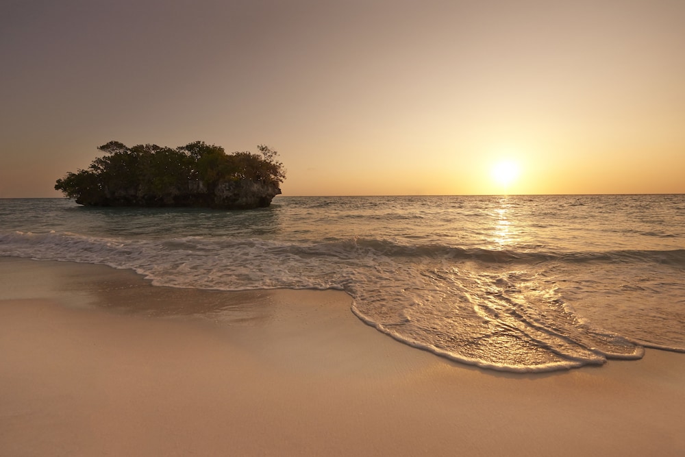 The Aiyana Resort and Spa 24/50