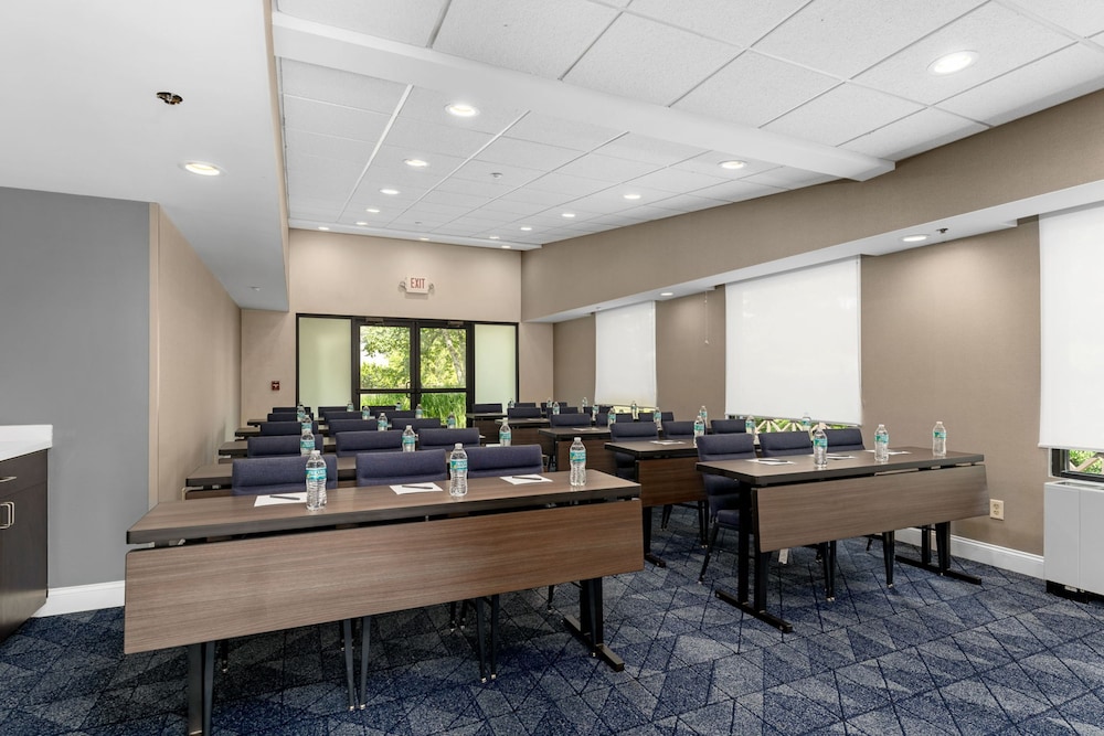 Courtyard By Marriott Burlington Williston 59/65
