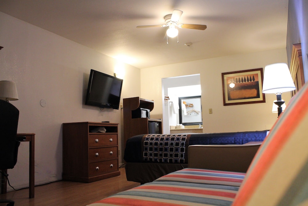 Days Inn By Wyndham El Paso West 30/50