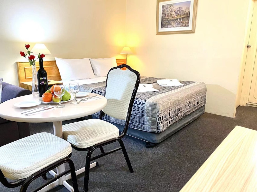 Gateway Motor Inn Narrandera 11/45