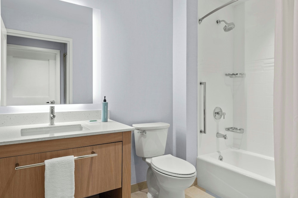 Residence Inn by Marriott Melville 38/43
