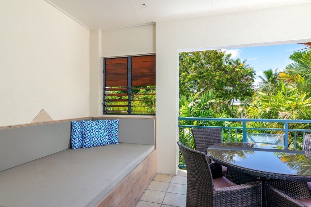 Meridian Port Douglas 34/70