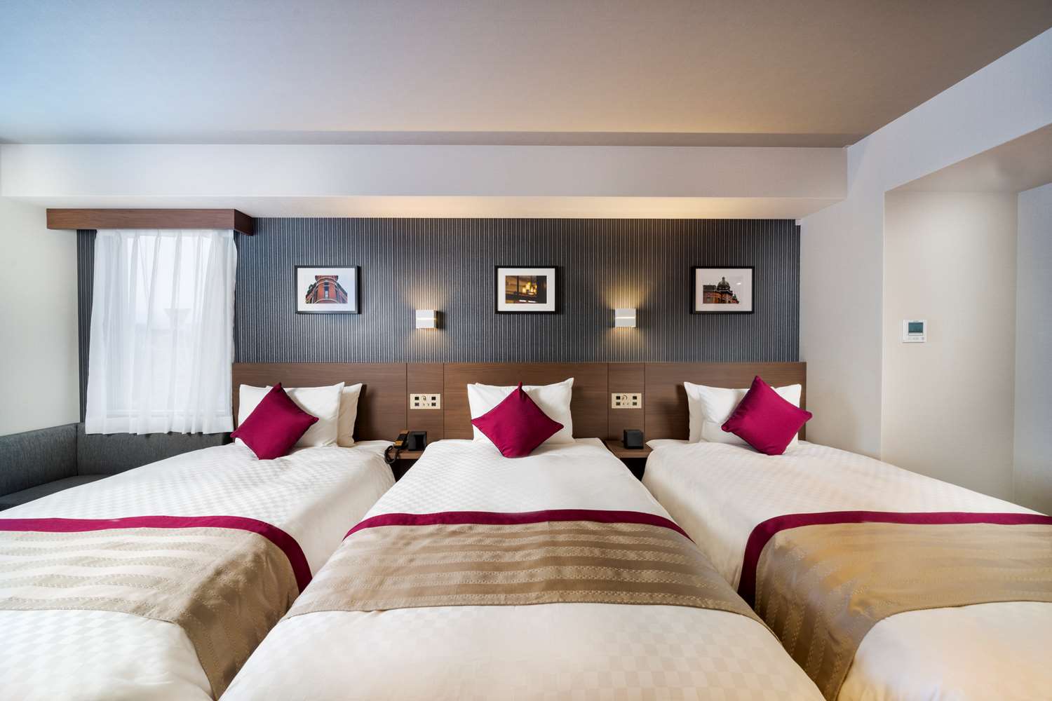 Room, 3 Beds, Large