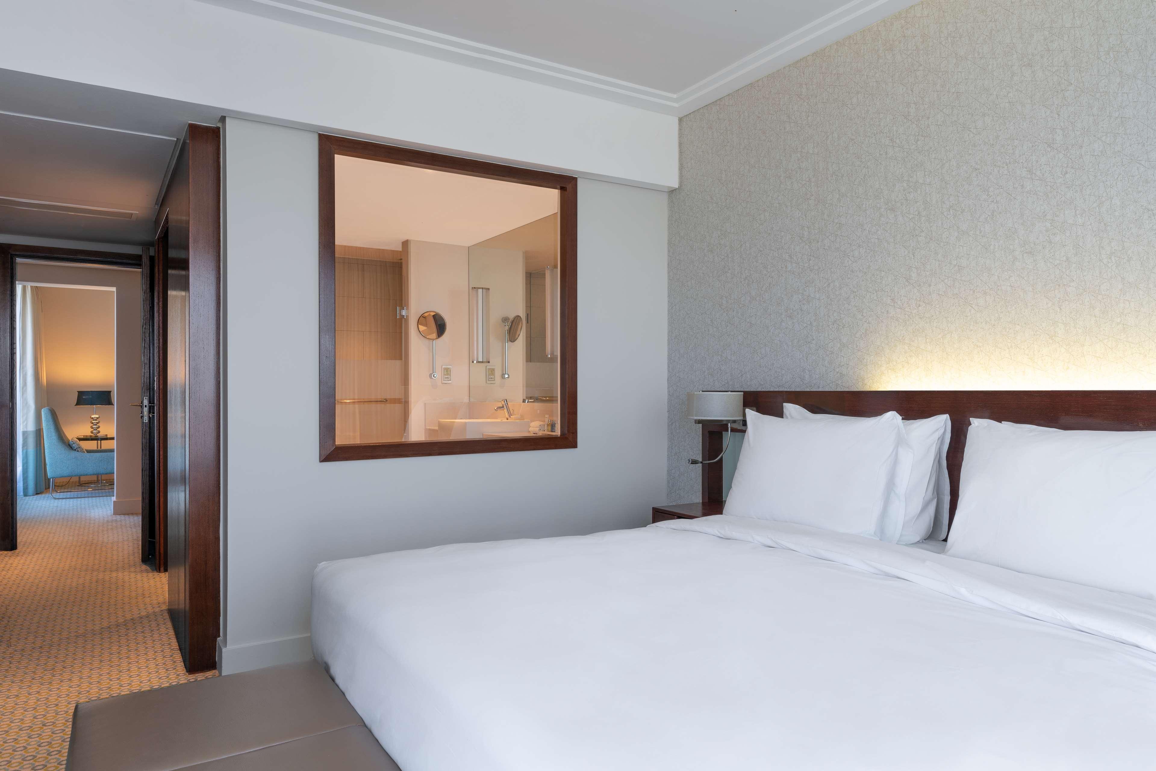 RADISSON BLU HOTEL SANDTON 11/50