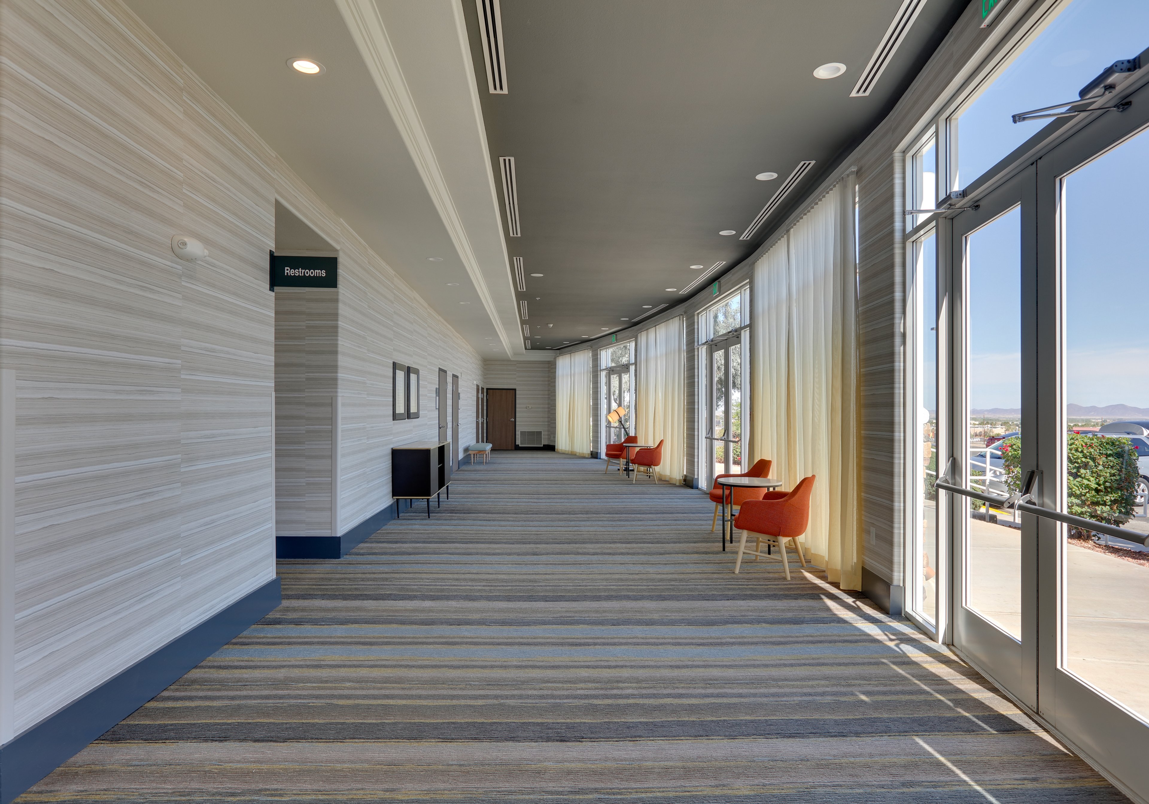 Holiday Inn Yuma 68/73