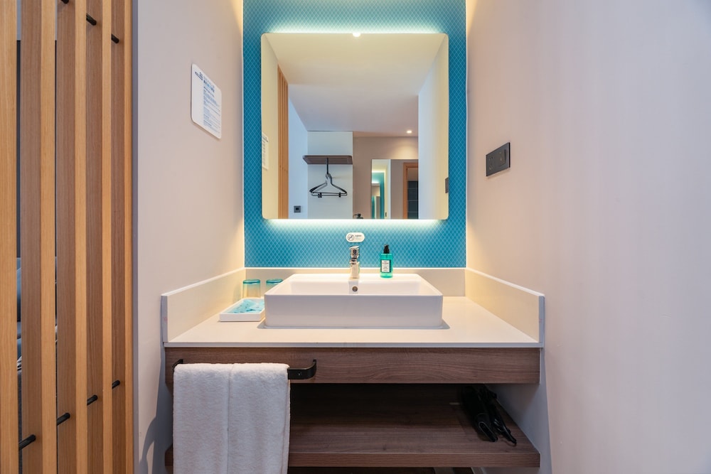 HOLIDAY INN EXPRESS Dongyang Hengdian 27/52