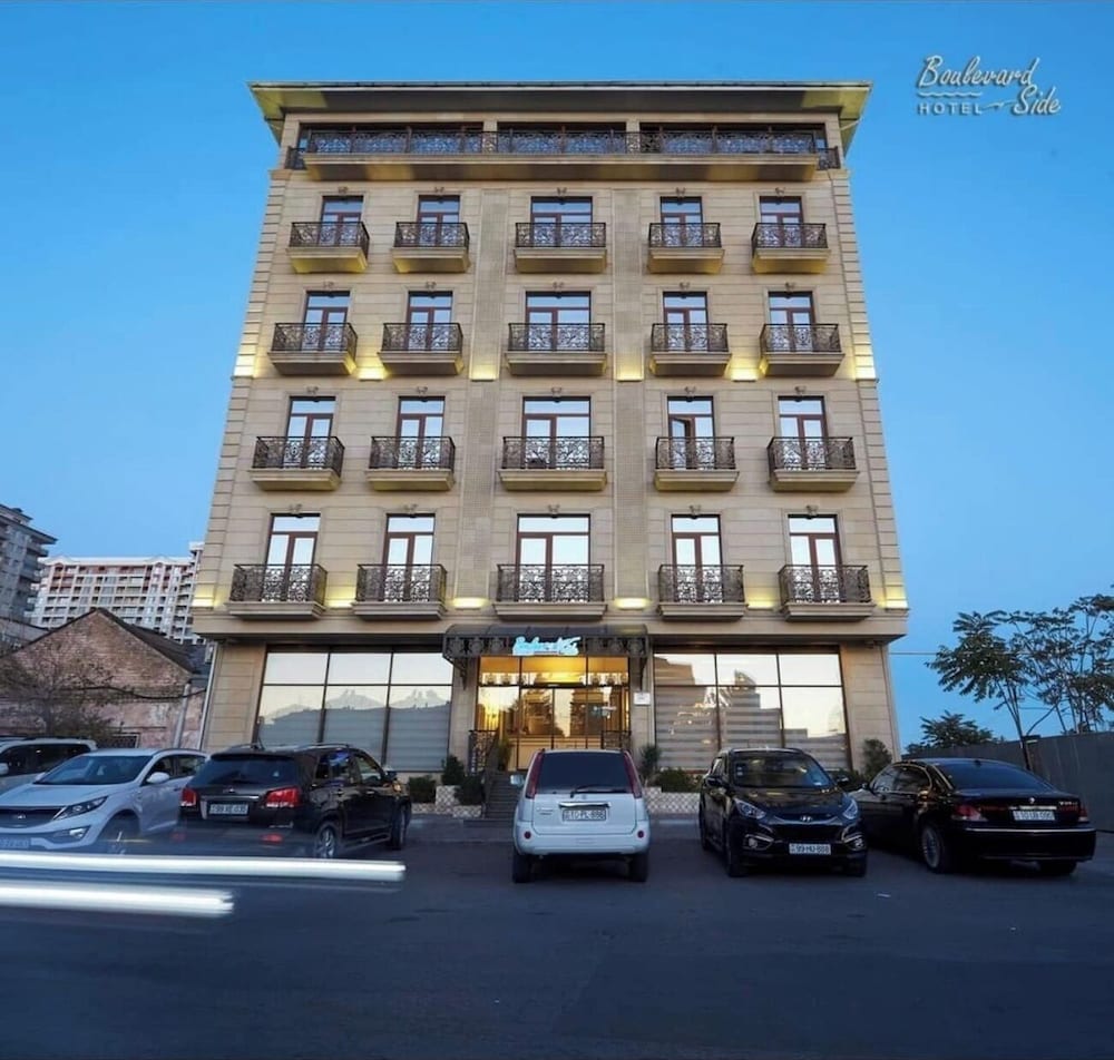 Boulevard Side Hotel 7/73