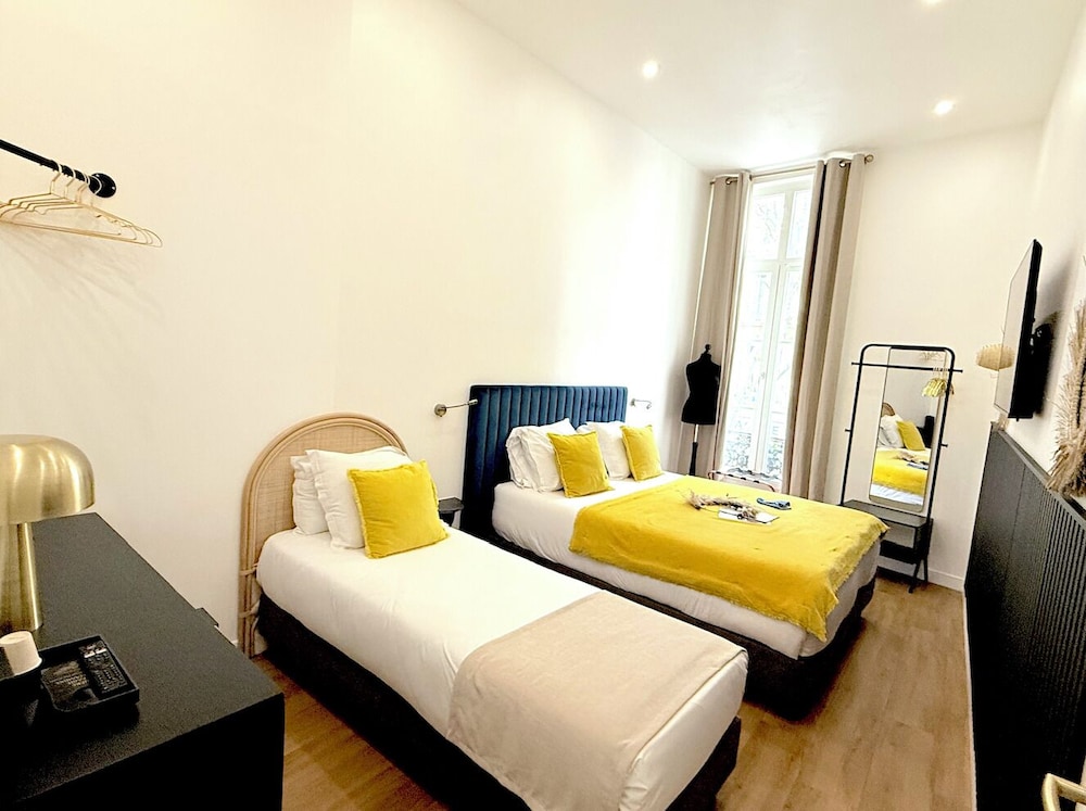 Music Hotel 11/53