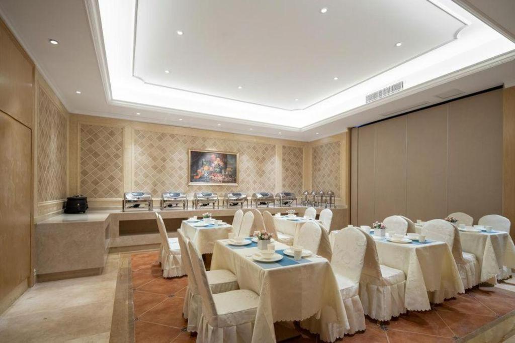 Vienna Hotel (Chongqing Lijiatuo Pedestrian Street) 53/62