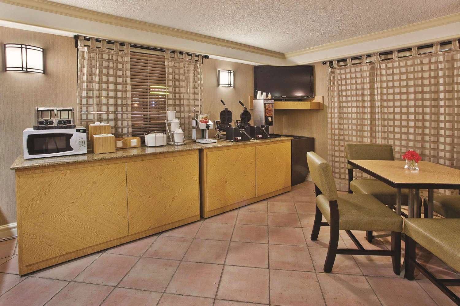 La Quinta Inn Savannah Midtown 11/32