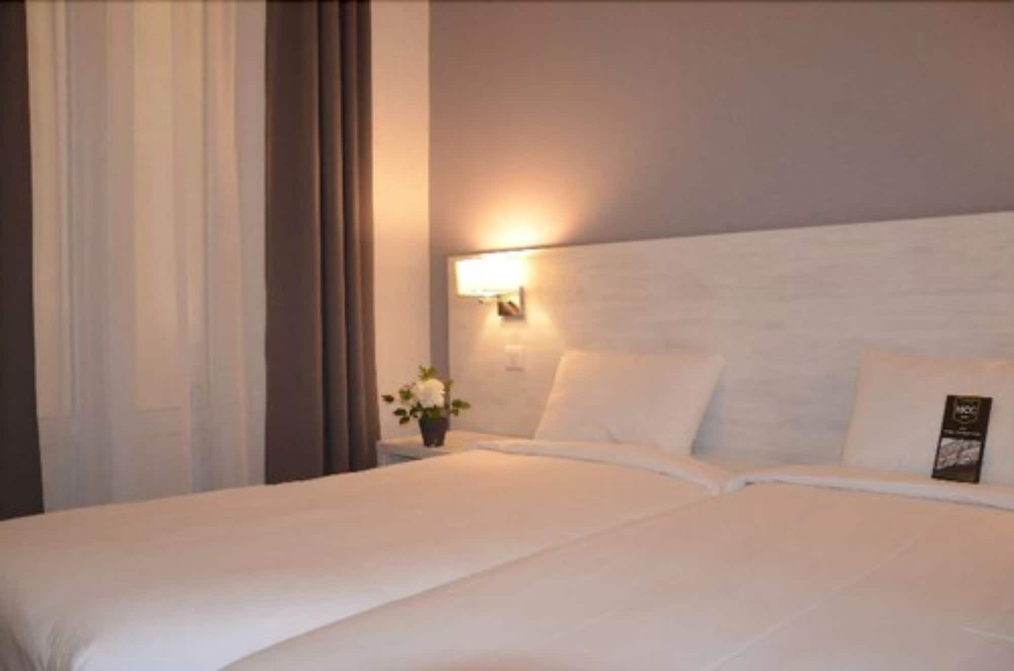 COMFORT, TWIN BEDS, PRIVATE BATHROOM