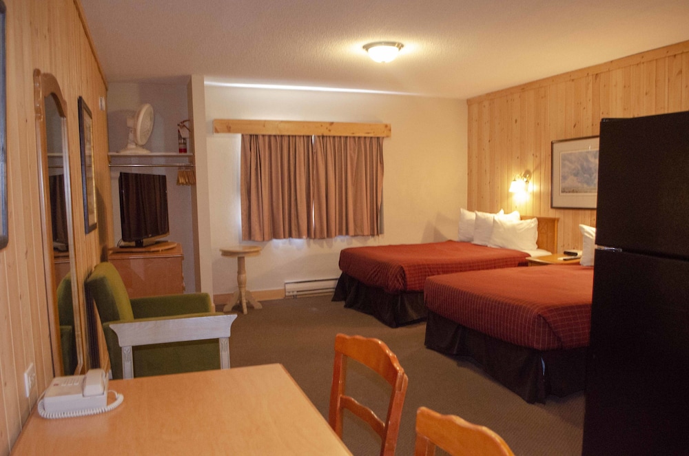 Aspen Village Inn 33/79