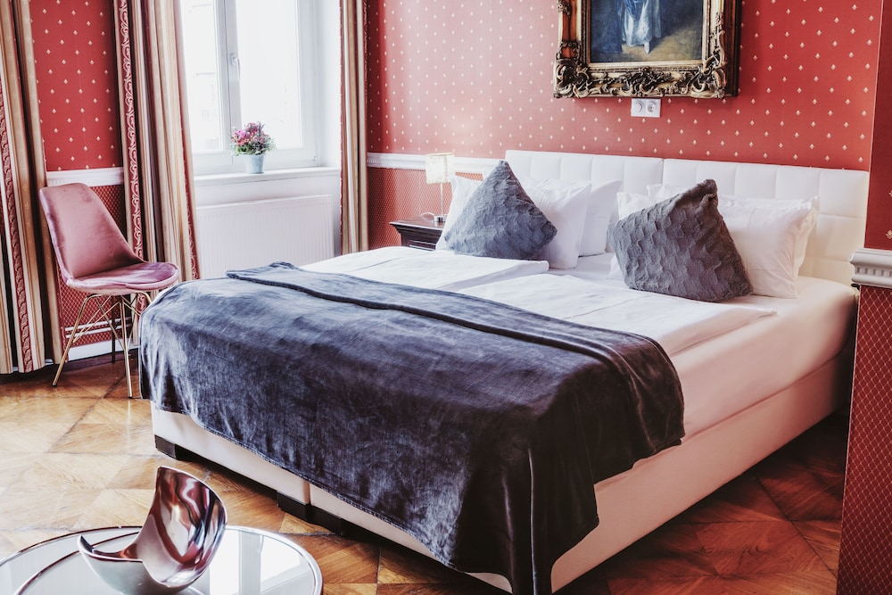 COMFORT, SINGLE, DOUBLE BED