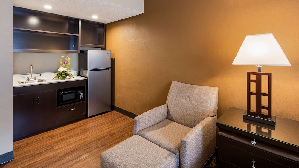 Best Western Detroit Livonia 28/42