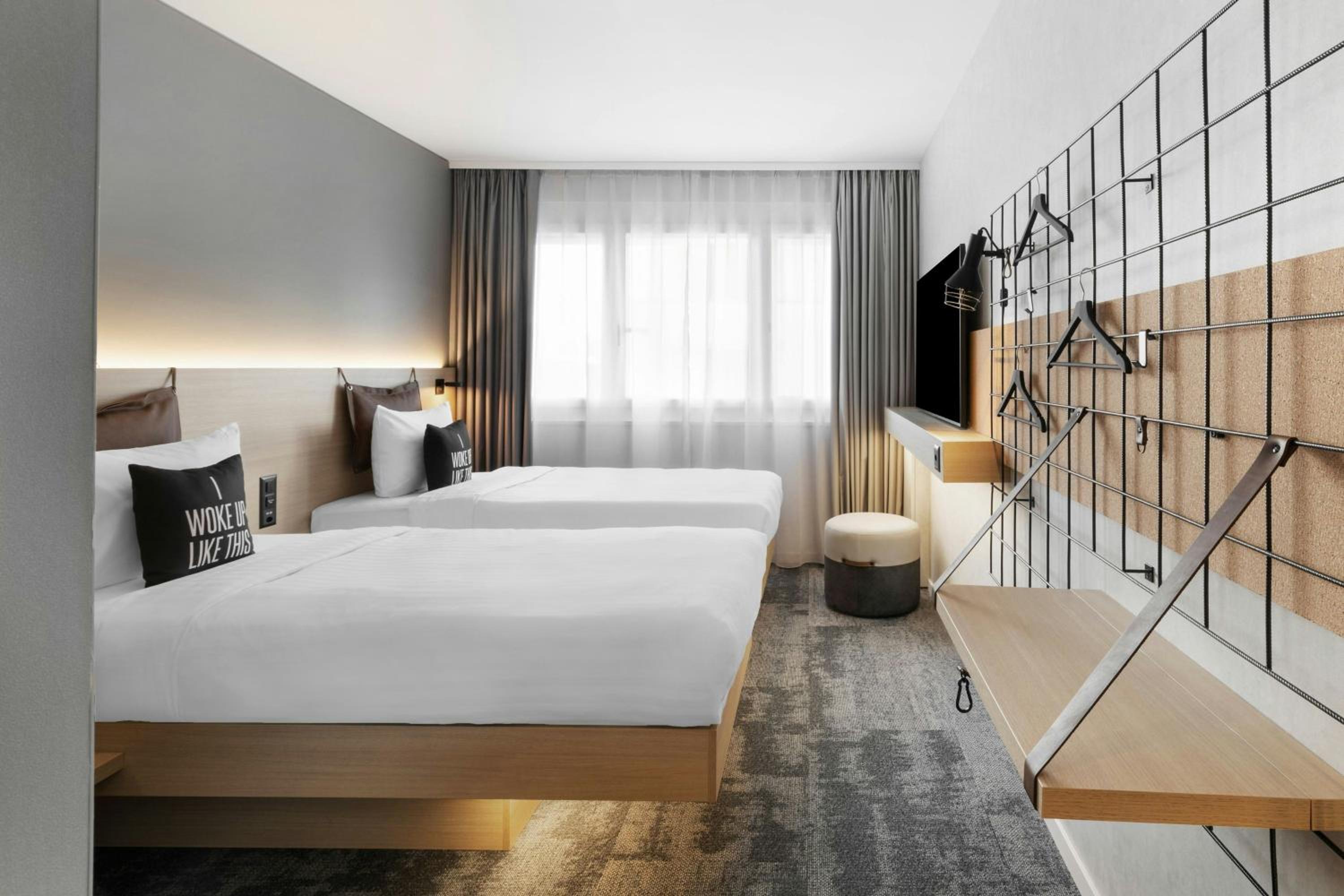 Moxy Sleeper, Twin Beds