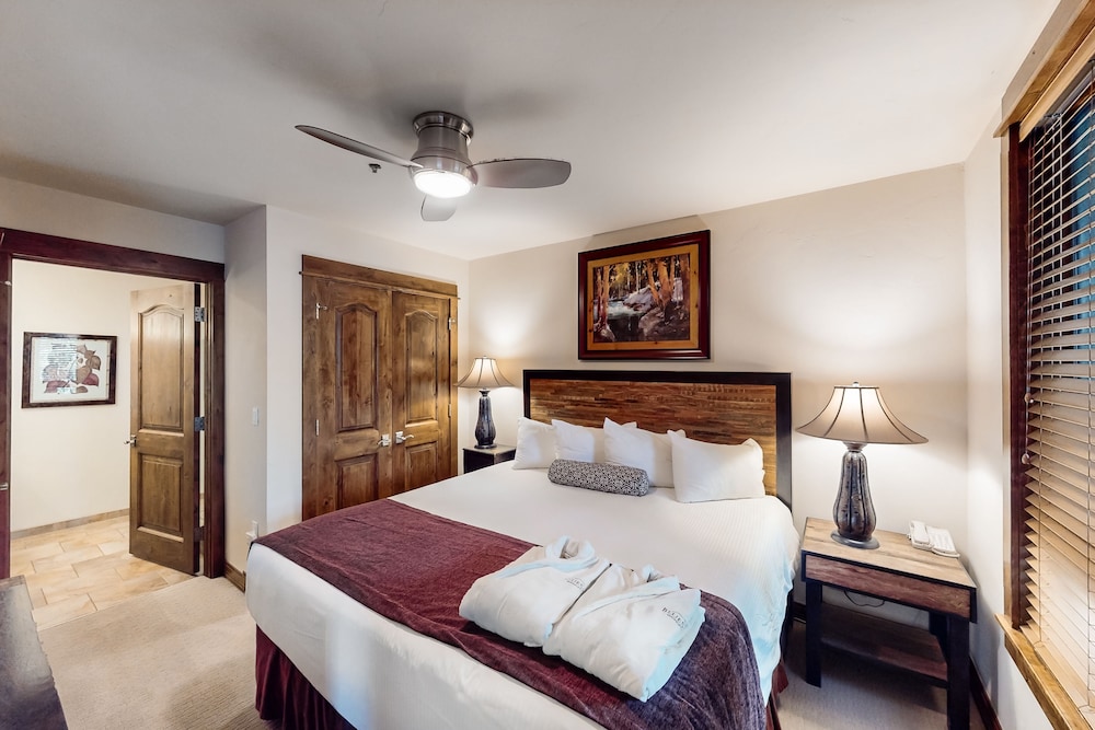 1 Bedroom, Condo, King Bed, 2 Sofa