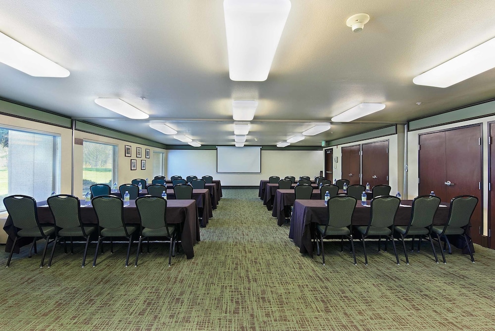 Oxford Suites Yakima 39/45