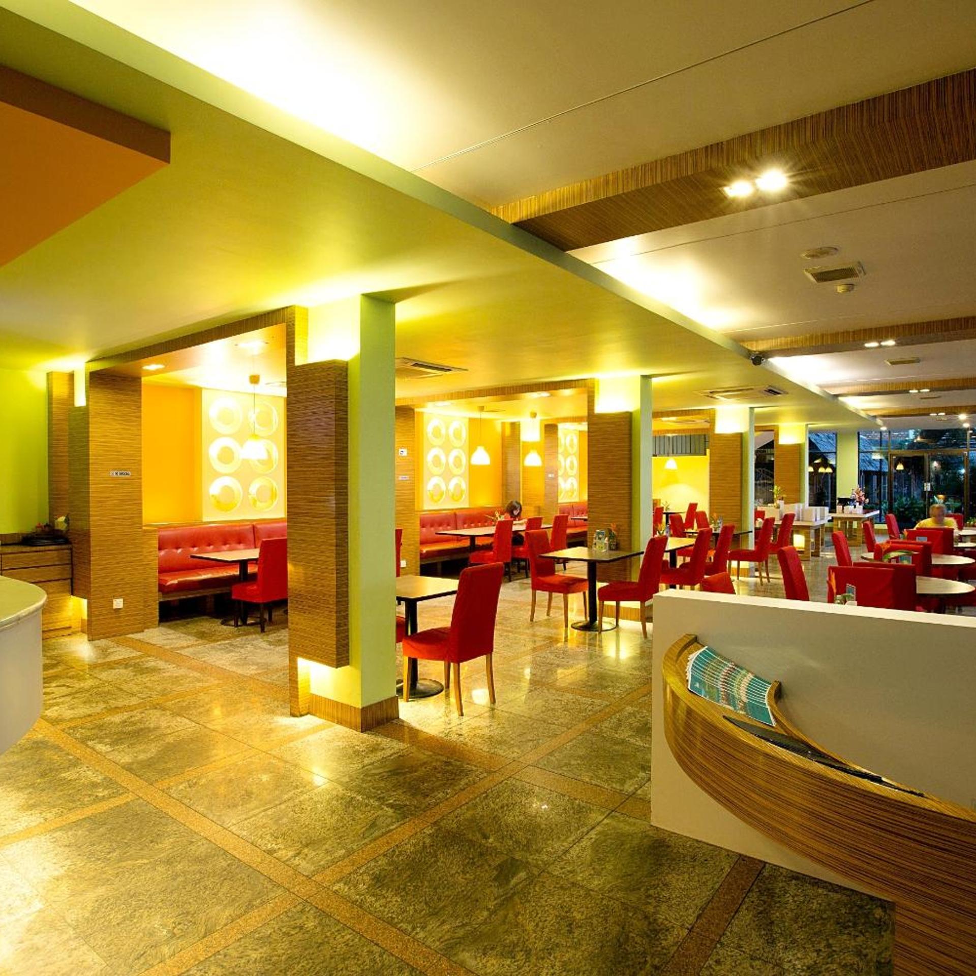 HOTEL MAXIMILLIAN 53/55