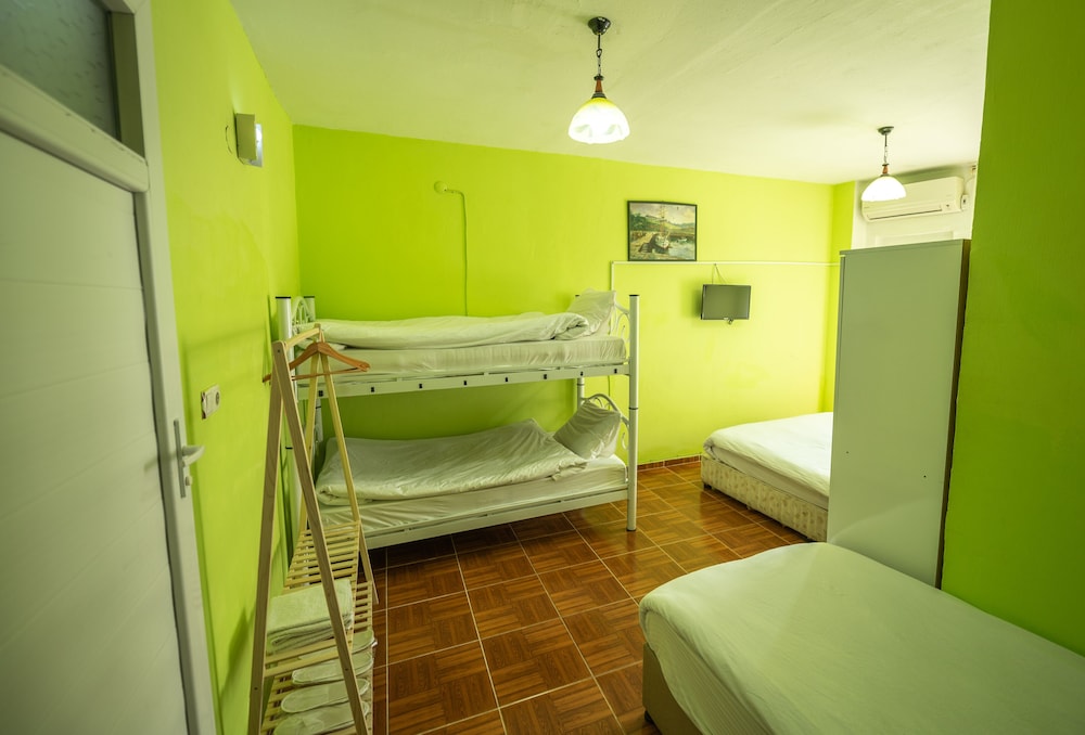 Anz Guesthouse 49/50