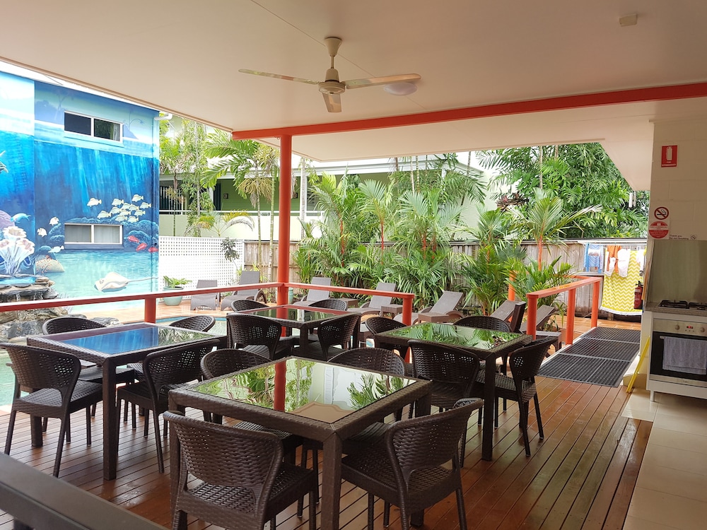 PORT DOUGLAS MOTEL 53/73