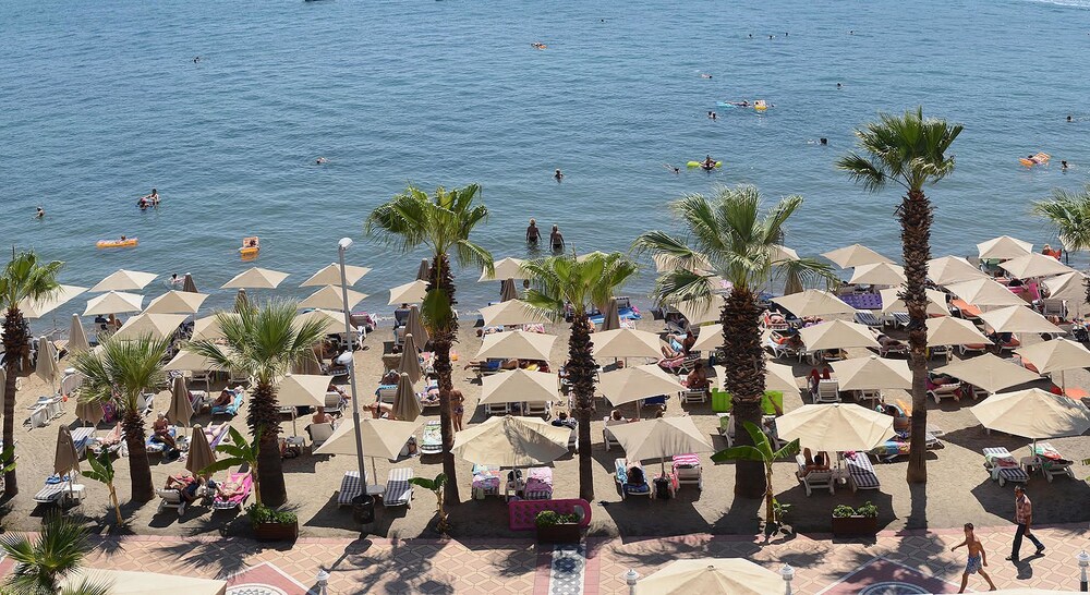 Maris Beach Hotel 25/29