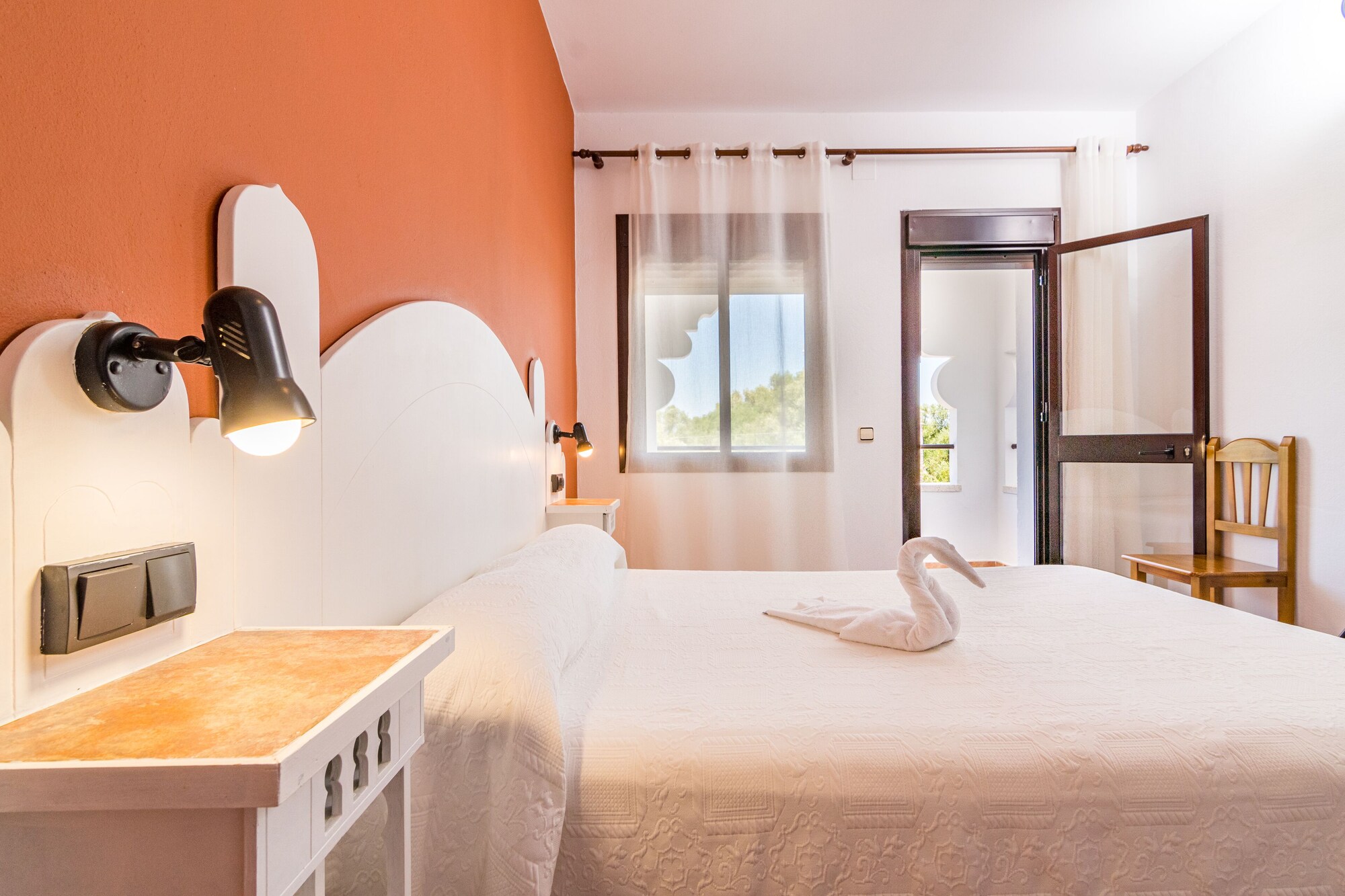 ROOM, DOUBLE BED, POOL VIEW