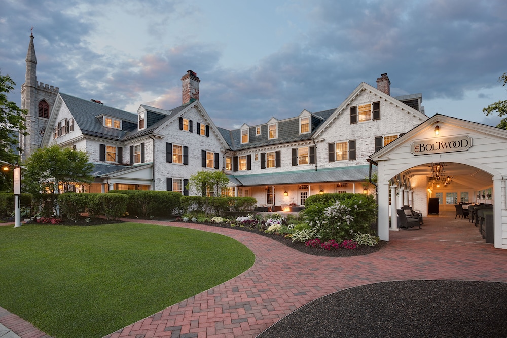 Inn on Boltwood 60/64