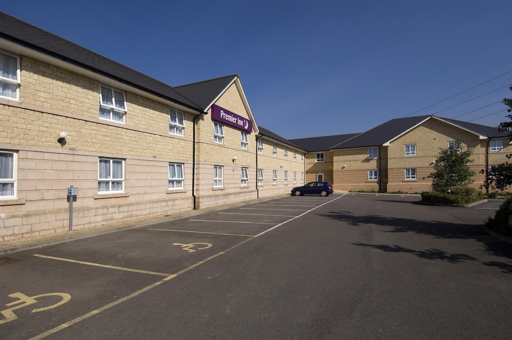 Premier Inn Chippenham 21/26