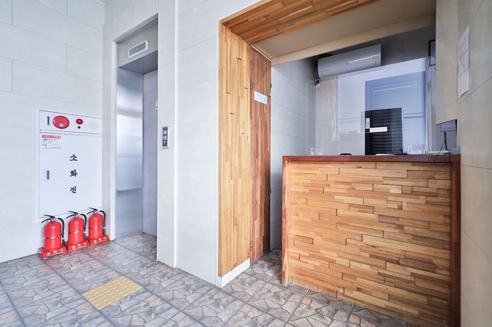Ara Hotel 5/50