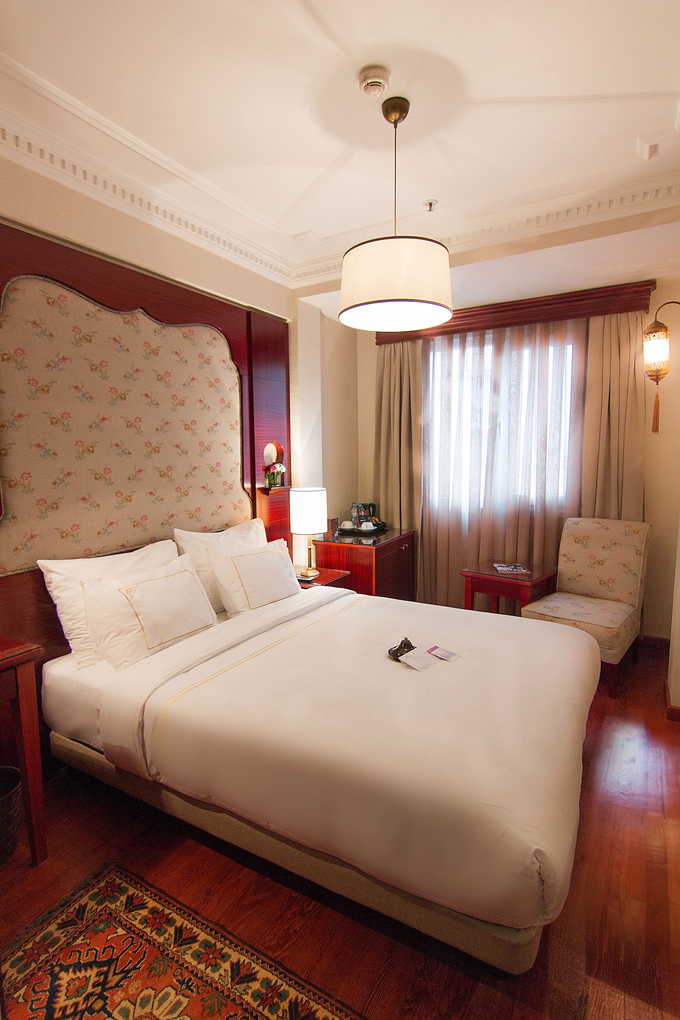 ROOM, SINGLE